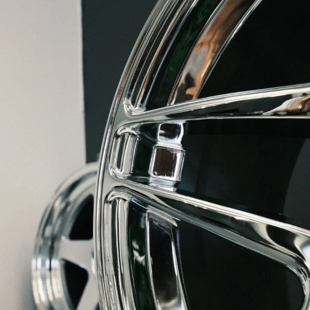 ASTRO - Chrome, rim close-up