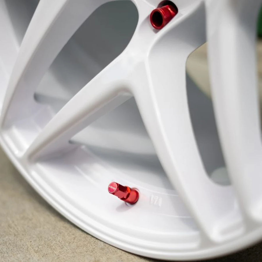 ASTRO - Gloss White, rim close-up