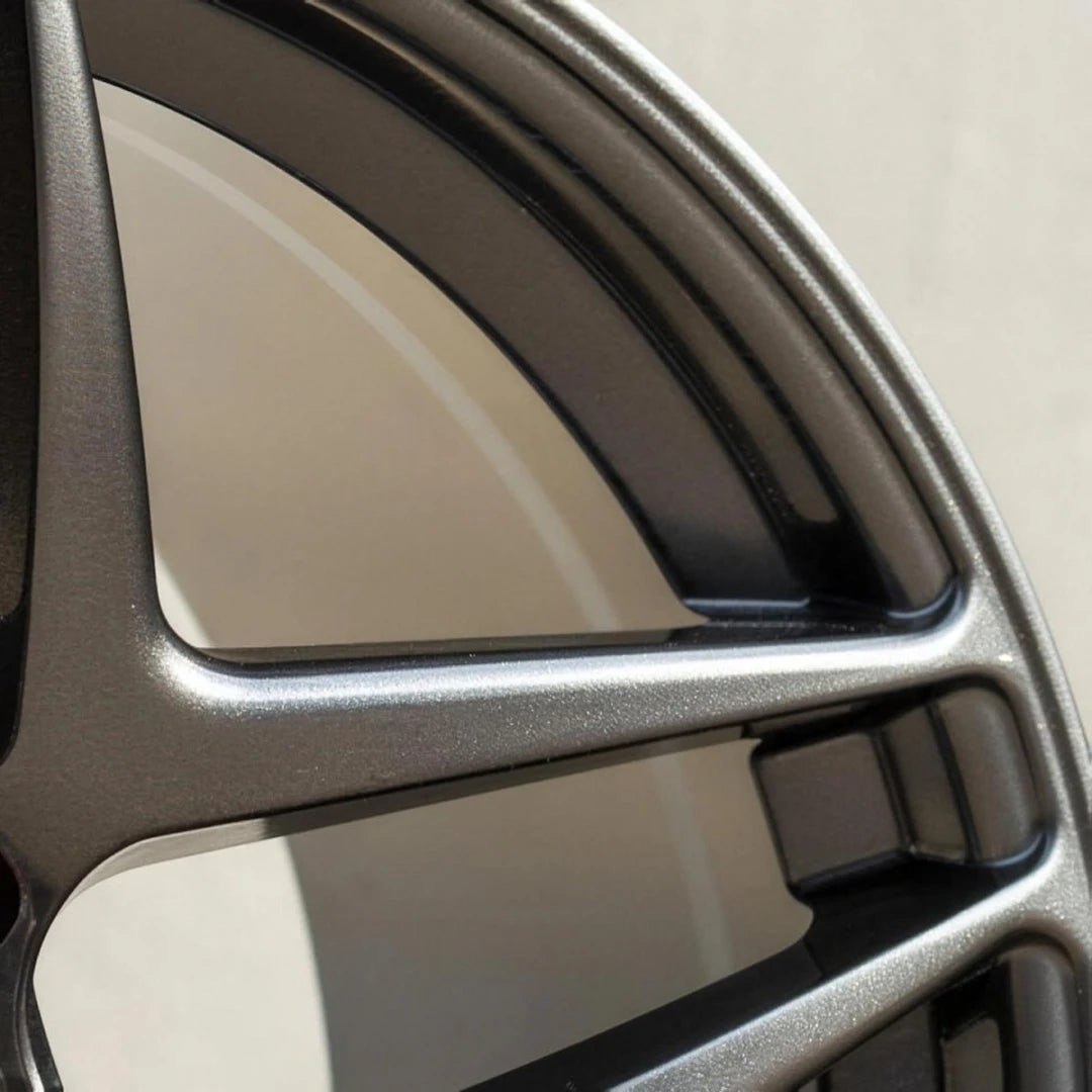 ASTRO - Gloss Gunmetal, rim close-up