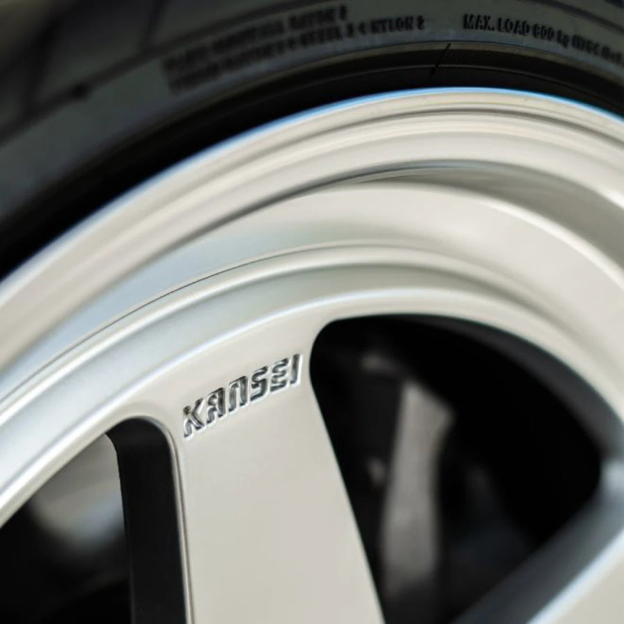 KNP - Hyper Silver with Bright Machined Lip, rim close-up