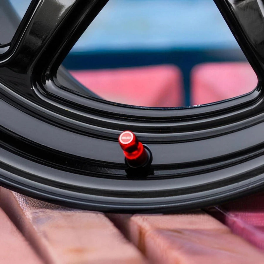 ROKU - Gloss Black, rim close-up
