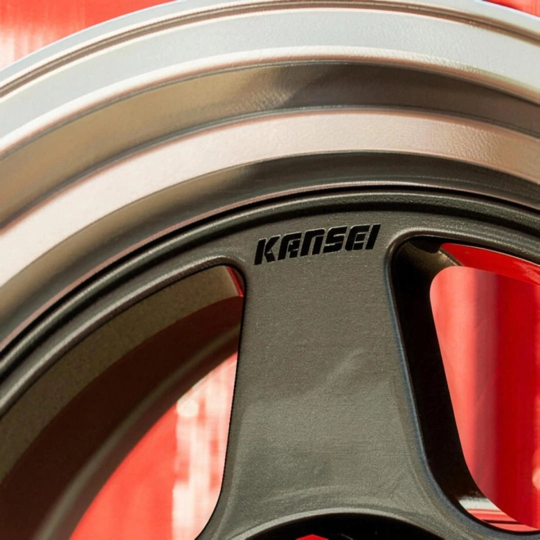 KNP 15" - Gloss Gunmetal Machined Lip, rim close-up