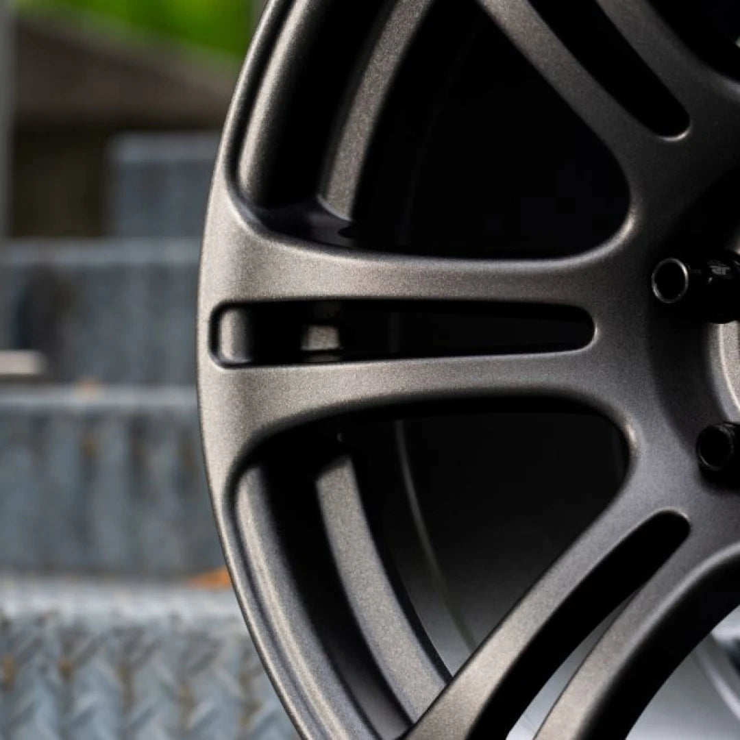 NEO - Satin Gunmetal, rim close-up