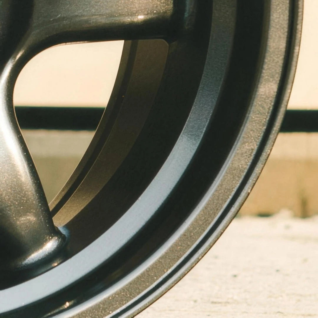 TANDEM 15" - Gloss Gunmetal, rim close-up