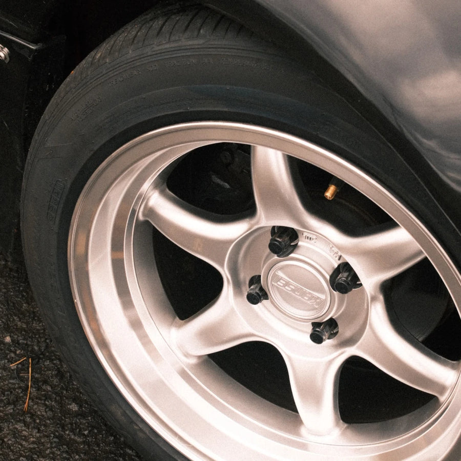 TANDEM 15" - Hyper Silver Machined Lip, rim close-up