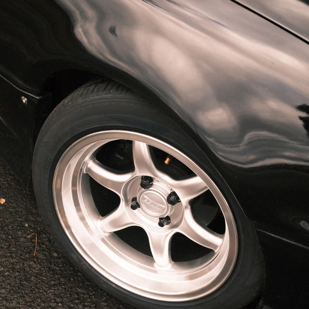 TANDEM 15" - Hyper Silver Machined Lip, on a car